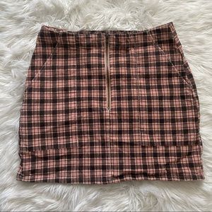 large plaid pink/red/black skirt with pockets